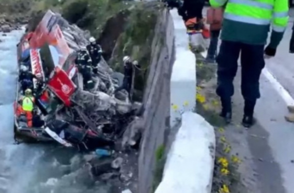 В Перу автобус с 76 пассажирами упал в реку
